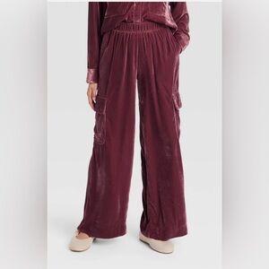 Women's Mid-Rise Wide Leg Velvet Cargo Pants Universal Thread Maroon NWT LARGE
